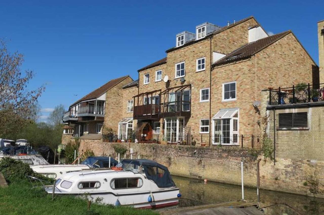 River Courtyard Apartment In The Heart Of Stneots Saint Neots Exterior foto