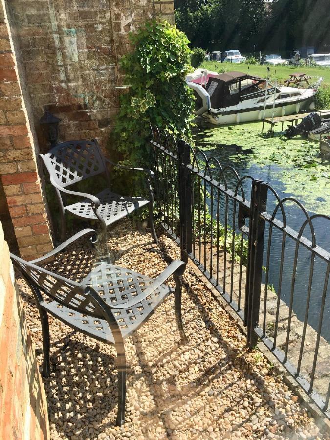 River Courtyard Apartment In The Heart Of Stneots Saint Neots Exterior foto