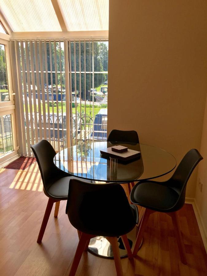 River Courtyard Apartment In The Heart Of Stneots Saint Neots Exterior foto