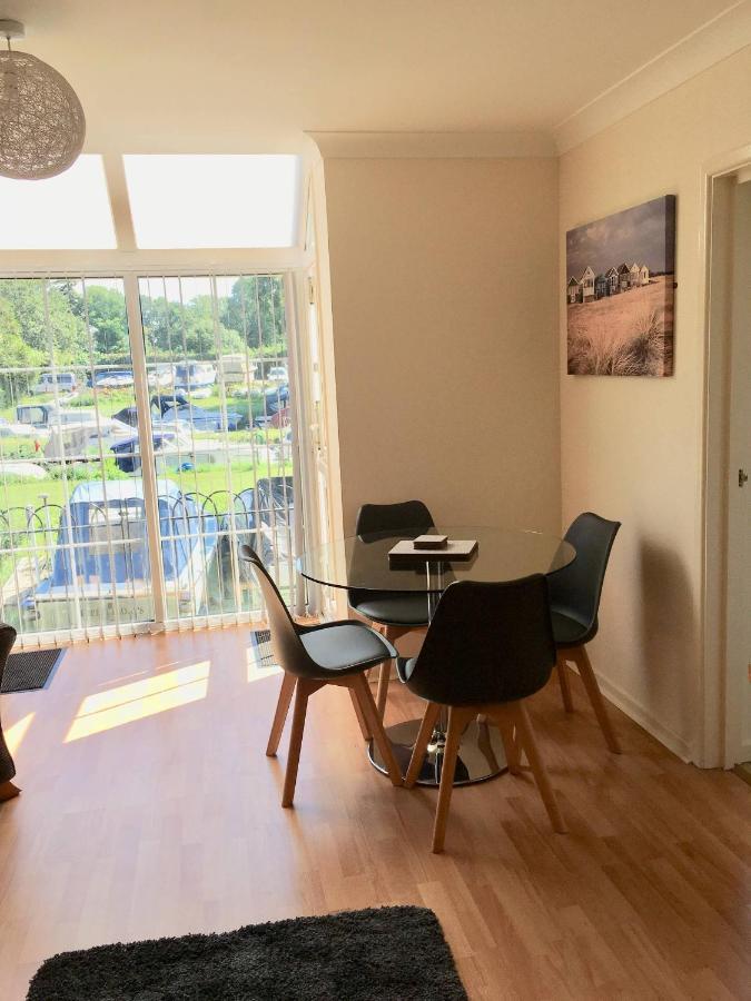 River Courtyard Apartment In The Heart Of Stneots Saint Neots Exterior foto